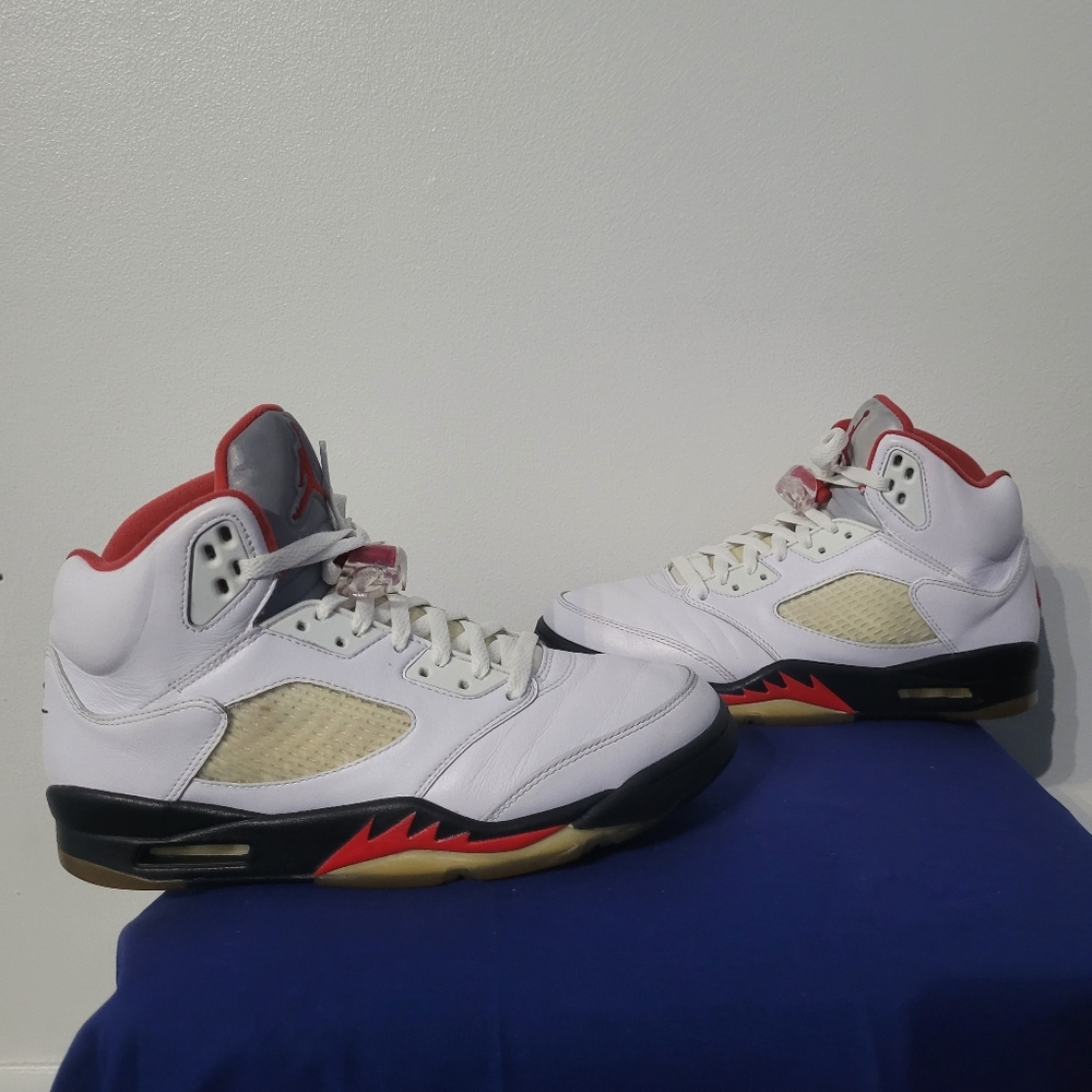 Air Jordan 5 Retro Fire Red 2020 - Picture 1 of 7